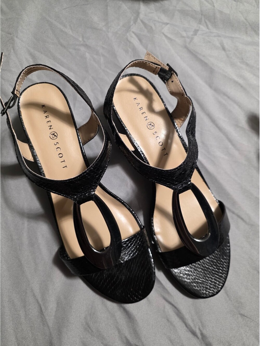 NEW Womens size 9 Karen Scott wedge heels sandals